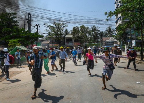 Hỗn loạn hậu đảo chính Myanmar ngày một leo thang