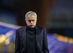 Mourinho cay cú, tìm kẻ 'giật dây' trong phòng thay đồ Tottenham