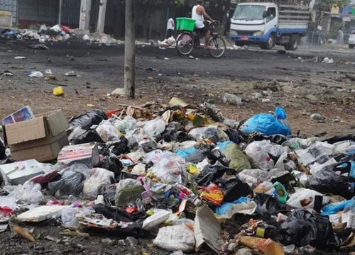 Người Myanmar 'đình công rác thải'