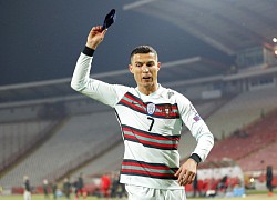 Nở rộ ảnh châm biếm đầy hài hước về tình huống bàn thắng bị cướp của Ronaldo