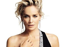 Sharon Stone nâng ngực &#8216;bất đắc dĩ&#8217;