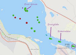 Tàu đầu tiên đi qua kênh Suez sau sự cố