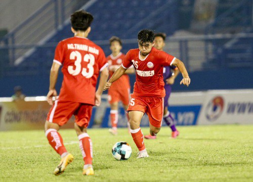 Cầu thủ U19 PVF ghi bàn khó tin từ phần sân nhà