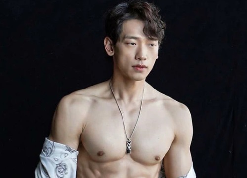 Cho gà nhà debut trên tạp chí thời trang với concept "Tôi... đẻ ra mấy cậu", Bi Rain nhận về cả rổ "gạch đá"