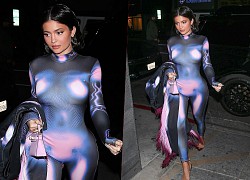 Kylie Jenner khoe đường cong trong bộ áo liền quần như người ngoài hành tinh kỳ dị