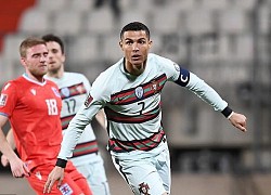 Ronaldo "giải khát", Bồ Đào Nha chiếm ngôi đầu bảng