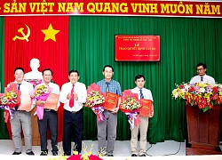 Ban Thường vụ Huyện ủy An Phú trao quyết định công tác cán bộ