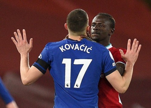 Bị sút bóng thẳng mặt, Mane bóp cổ Kovacic nói chuyện phải trái