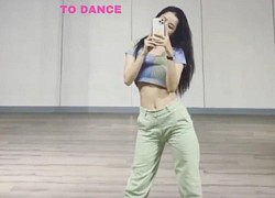 "Đụng" crop top giống Jennie, Chi Pu giành spotlight nhờ màn khoe vòng 2 căng đét