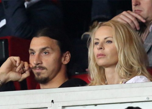 Ibrahimovic quen vợ hơn 11 tuổi nhờ đỗ xe ẩu