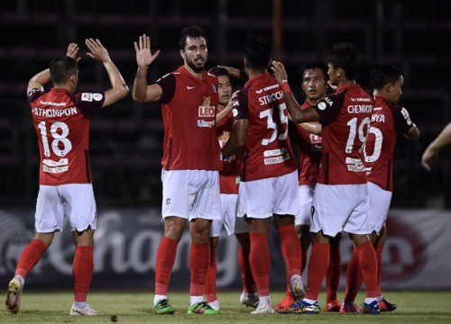 Người cũ HAGL vô địch Thai League trước 6 vòng đấu