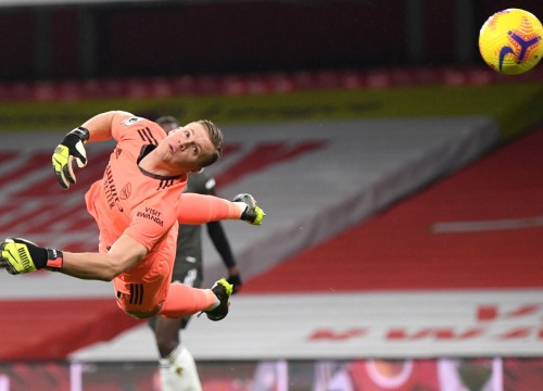 Thủ môn Arsenal, Bernd Leno: Thủng lưới nhiều do mải... chiều vợ