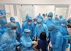 377 người được tiêm vaccine COVID-19 trong ngày đầu tiên