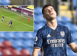 Cổ động viên Arsenal gọi pha để thua của Xhaka là "ngốc nhất mùa giải"