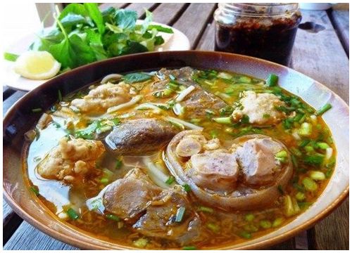 Bún bò Huế, miếng ngon nhớ lâu