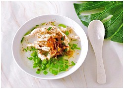 Cháo ức gà xé làm từ cơm nguội