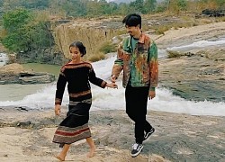 Đen Vâu đăng ảnh nắm tay "H Lisa Niê" đúng ngày 8/3, còn thả thính các thứ nhưng nhìn kiểu gì cũng thấy sai sai!