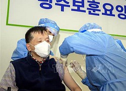 Giới chuyên gia Hàn Quốc hối thúc người mắc bệnh nền đi tiêm chủng