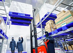 Hai chuyến bay chuyển vắc xin AstraZeneca từ TP.HCM ra Hà Nội