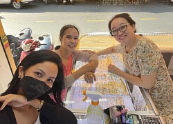 H'Hen Niê mua vàng tặng mẹ ngày 8/3