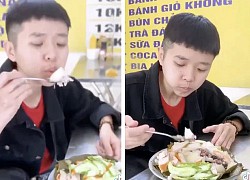 Khóa Tiktok, Tôm La Cà vẫn nhận về nhiều chỉ trích ở các tài khoản khác sau clip review bánh giò Hà Nội