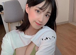 Lén lút mặc bikini nhảy sexy phục vụ người xem ở bể bơi, nữ YouTuber bất ngờ bị phát hiện, hoảng hồn "bỏ của chạy lấy người"