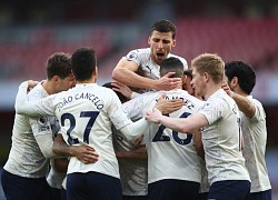 Man City - Man Utd: Kẻ rong chơi, người vất vả