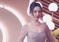 Nhẩm đếm số lần Dương Mịch khiến người ta "ngộp thở" khi mặc đồ khoe vòng 1 như chực... nhảy ra ngoài
