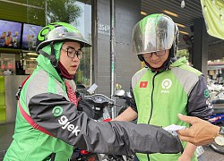Nữ tài xế Gojek một mình nuôi ba con, gạt tủi thân dưới cái nắng nhận cuốc