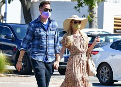 Paris Hilton xinh đẹp đi mua sắm cùng tình trẻ sau màn cầu hôn lãng mạn