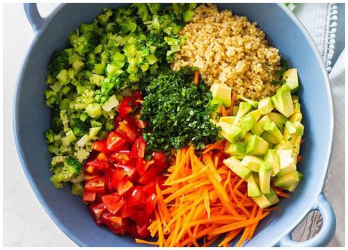 Salad 7 sắc cầu vồng giúp chị em vừa no bụng, vừa sướng mắt: Không muốn tăng cân thì bữa tối cứ "chén" ngay 1 bát này!