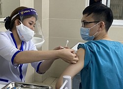 10 nhân viên y tế BV Thanh Nhàn gặp phản ứng sau khi tiêm vaccine COVID-19