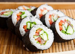 Ăn 100 miếng sushi cùng lúc, nữ YouTuber gây sốc khi công khai luôn ảnh chụp CT dạ dày, chứng minh mình không gian dối