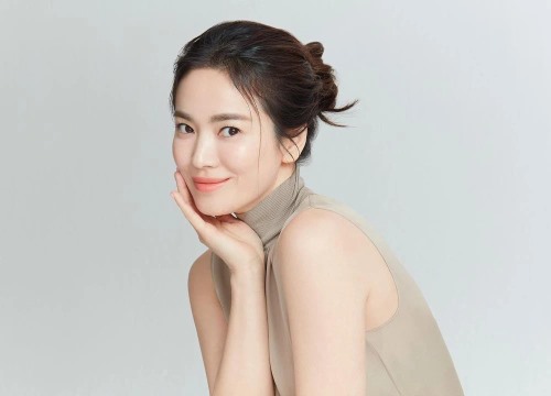 Giữa tin đồn tình cũ Hyun Bin kết hôn với Son Ye Jin, Song Hye Kyo có động thái bất ngờ