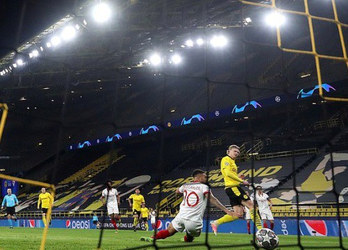 Haaland rực sáng, Dortmund nghẹt thở tiến vào tứ kết Champions League