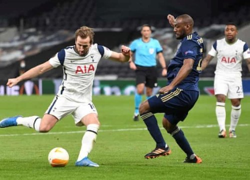 Kane lại chắp cánh cho Tottenham