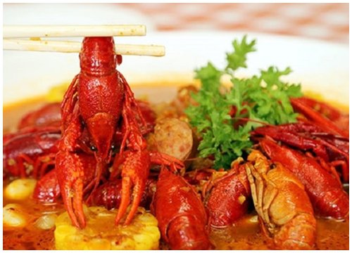 Mẹo nấu tôm hùm đất sốt cajun thơm ngon như nhà hàng