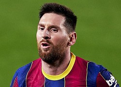 Messi đang đá với những cầu thủ bình thường ở Barca