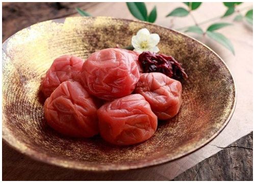 Mơ muối Umeboshi: Nét chấm phá mới lạ trong gam màu ẩm thực Nhật Bản