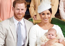 Nhìn lại những cột mốc "Lần đầu tiên" của cậu bé Archie khi Hoàng tử Harry và Meghan còn là thành viên cao cấp của Hoàng gia Anh