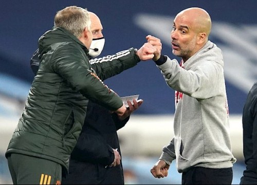 Pep Guardiola khẳng định MU vẫn có thể bắt kịp Man City