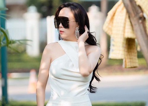 Phượng Chanel chuộng style chụp ảnh sến sẩm với hoa