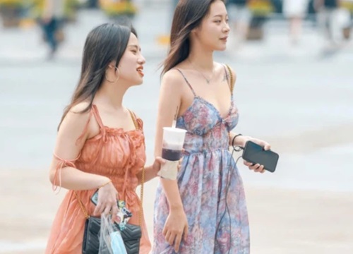 Street style Châu Á: Họa tiết hoa phủ sóng nhưng sao có người mặc lên như váy ngủ thế này!