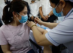 Thứ trưởng Y tế: &#8216;Tiêm vaccine Covid-19 đến đâu, bảo đảm an toàn đến đấy&#8217;