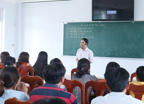 'Tôi đi dạy gần 20 năm, giờ phải học chứng chỉ nghề nghiệp, có vô lý?'