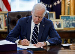 Tổng thống Mỹ Biden ký ban hành gói cứu trợ COVID-19 lớn nhất lịch sử