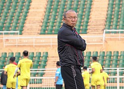 V-League trở lại, ông Park thon thót lo xa