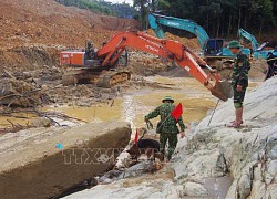 Vụ sạt lở tại Thủy điện Rào Trăng 3: Tìm kiếm thi thể nạn nhân ở các bãi bồi