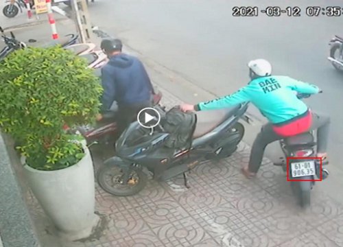 Clip: Vừa dừng xe trên vỉa hè loay hoay tìm chỗ dựng, nam thanh niên bị đối tượng mặc áo Baemin giật mất ba lô chỉ trong vài giây