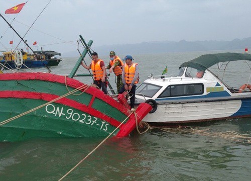 Cứu nạn thành công 3 thuyền viên gặp nạn trên biển